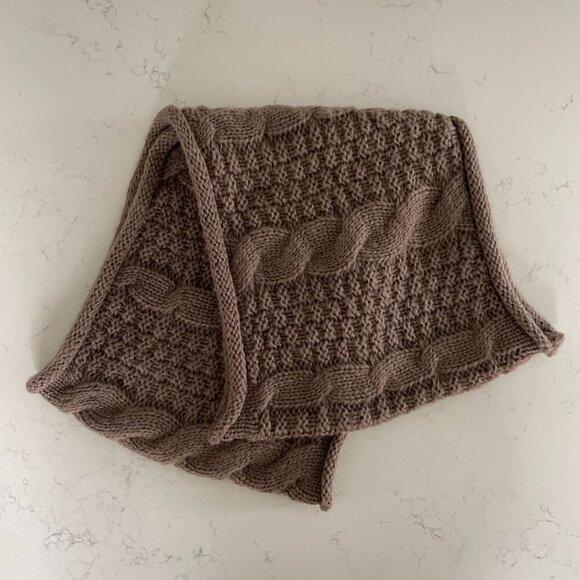 Tahari Cozy Neutral 100% Acrylic Cable Knit Infinity Scarf Taupe/Tan Sz OS - Picture 6 of 11